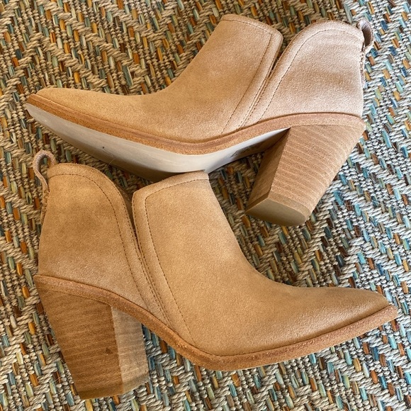 Jeffrey Campbell Rosee Beige Taupe Suede Pull-On Ankle Boot Stacked Heel Sz 7.5 - Picture 1 of 11